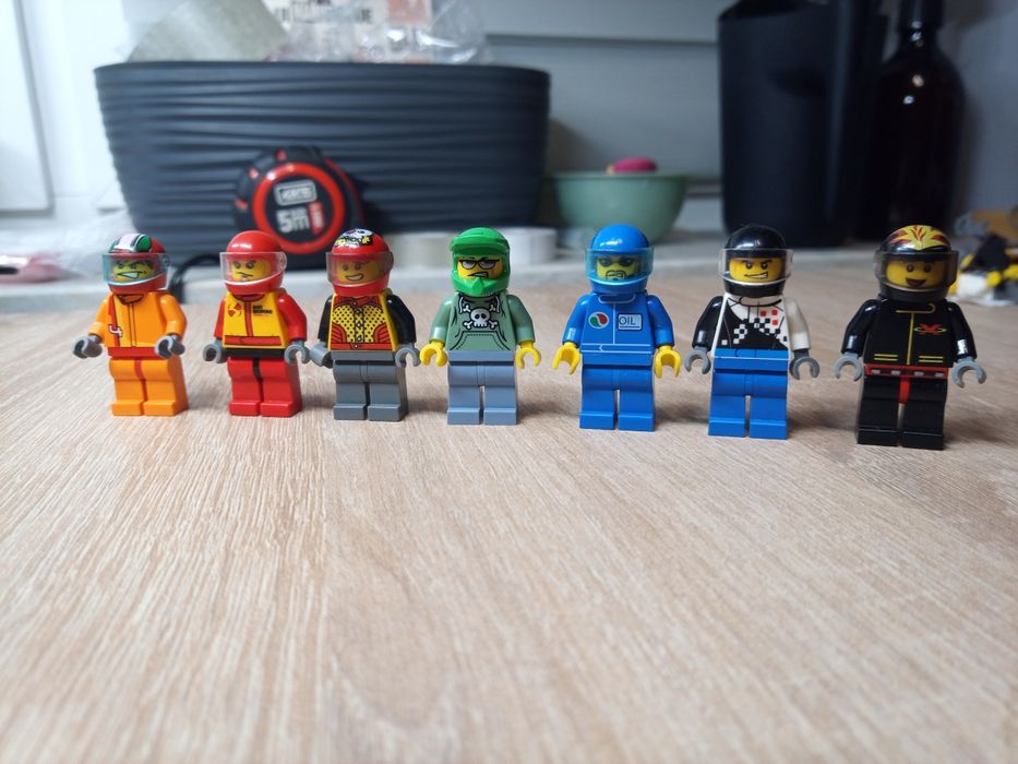 LEGO minifigurki Kierowcy Rajdowcy Kaskaderzy mix