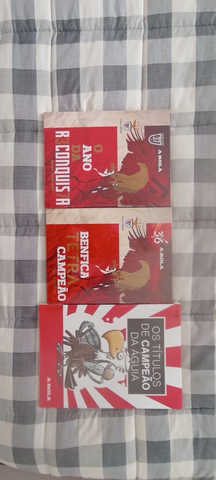 Vendo Conjunto 3 Livros Oficiais SL Benfica