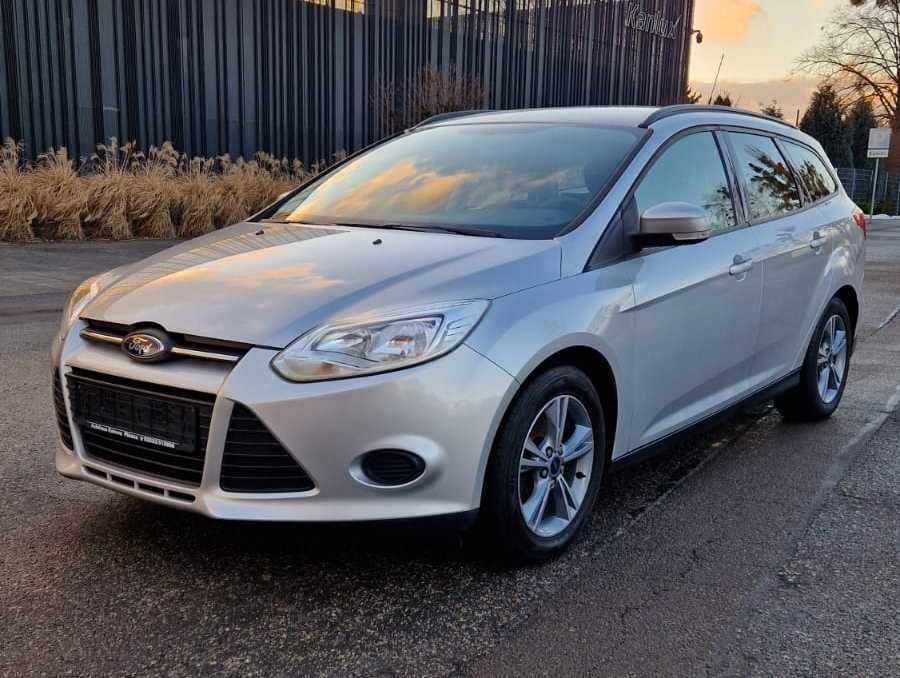 Ford Focus  1.6 105 KM / Serwisowany / 2 komplety kół