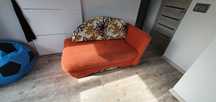 Łóżko pojedyncze,  sofa.