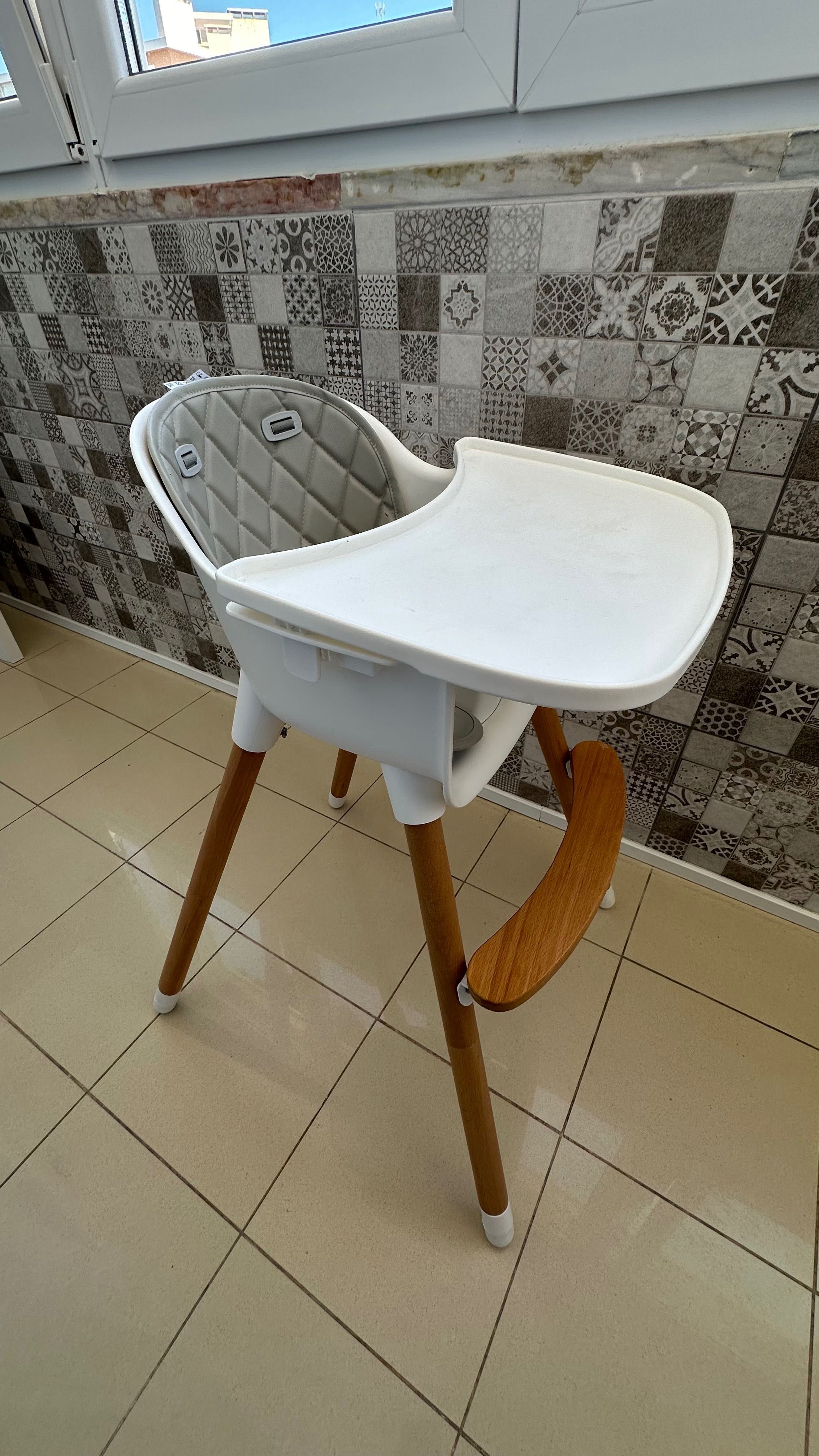 Cadeira-mesa para criança