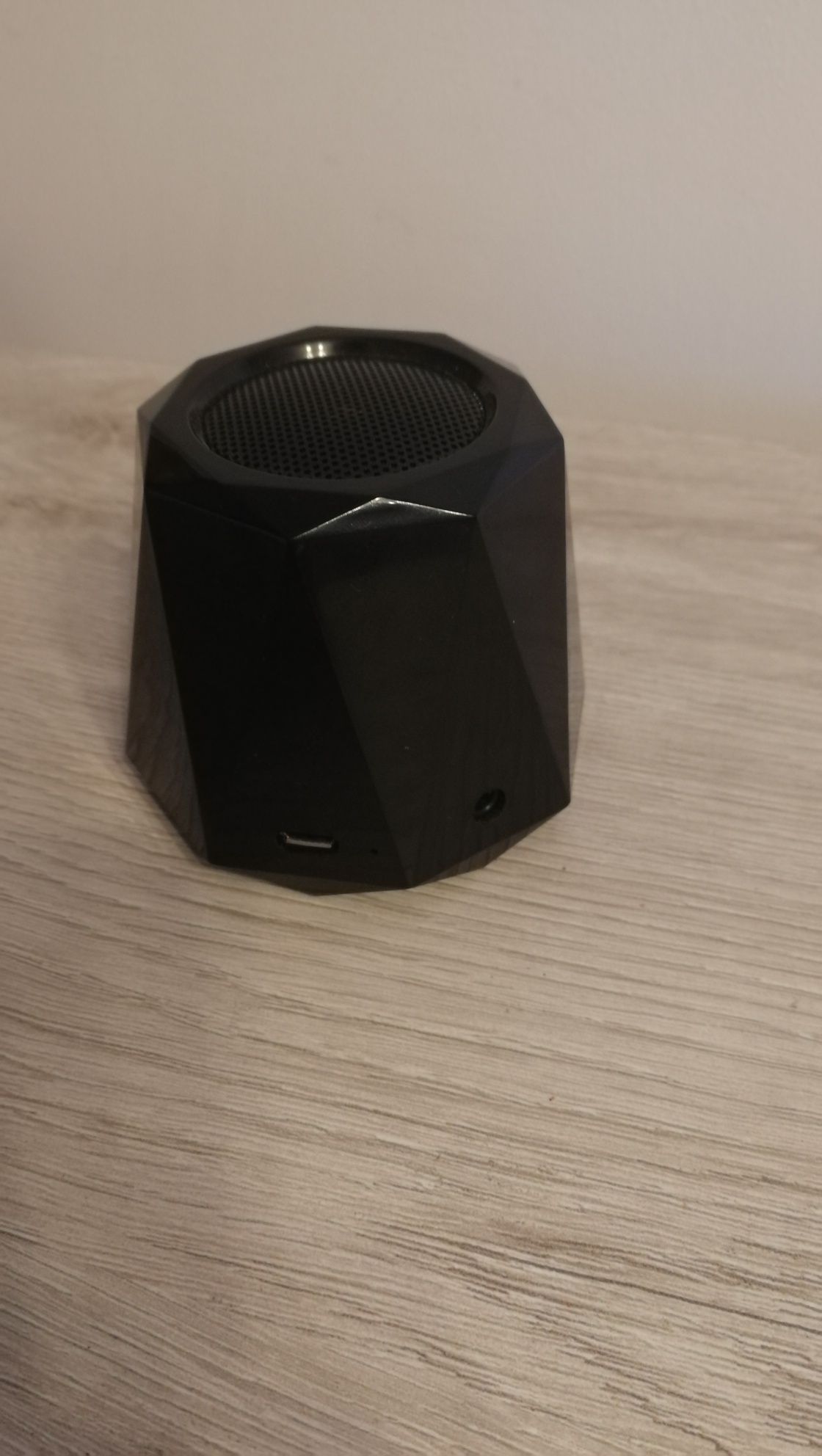 Mały podręczny głośnik bluetooth