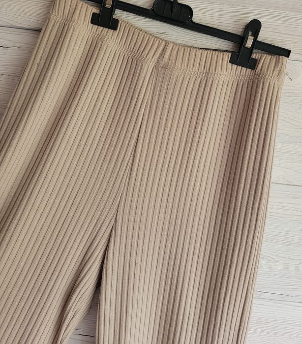 Świetnie spodnie z szeroką nogawką Misspap M