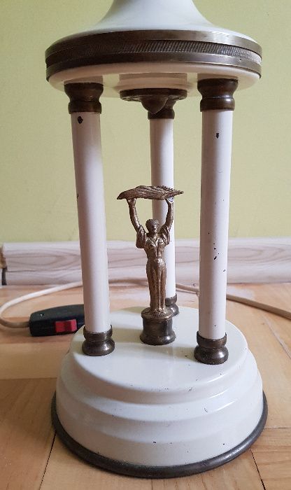 Lampa stołowa na kolumnach z figurką