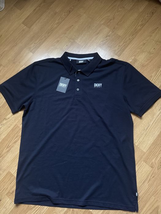 Футболка бренду DKNY