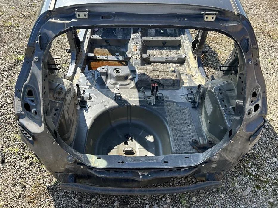 pas tylni tył Ford Fiesta Mk7 5d