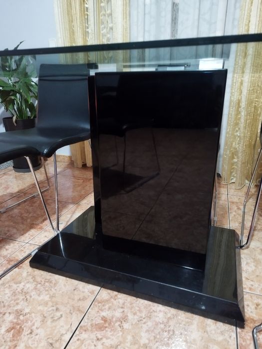 Mesa em vidro com 6 cadeiras