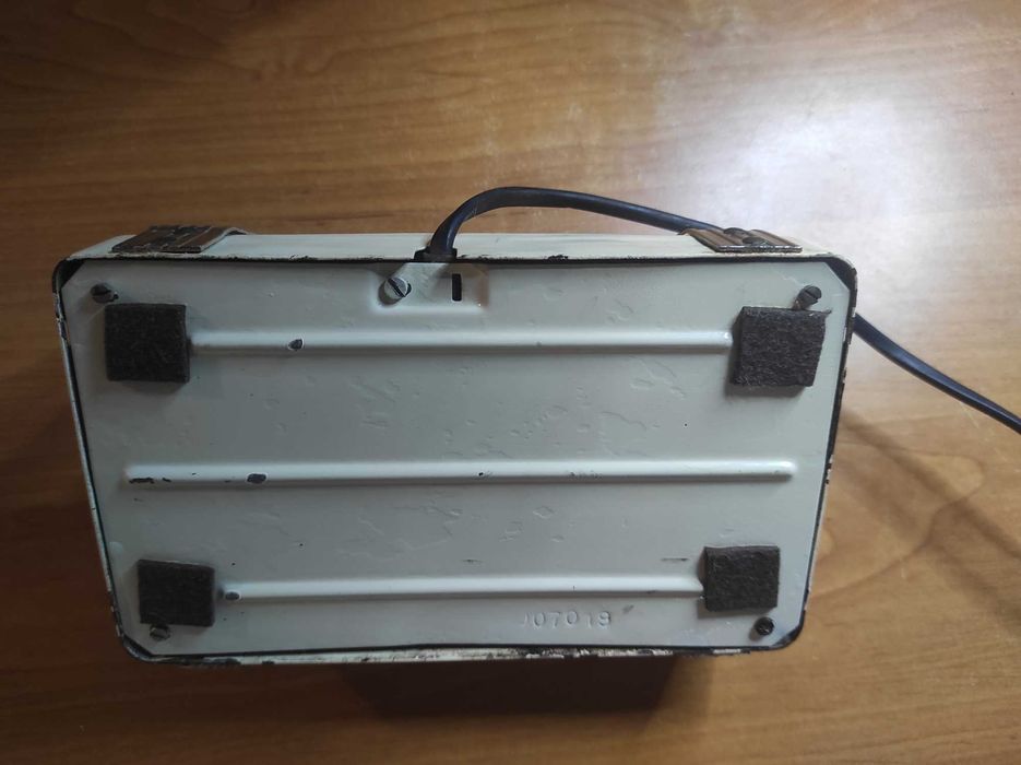 Radio SZAROTKA z zasilaczem.