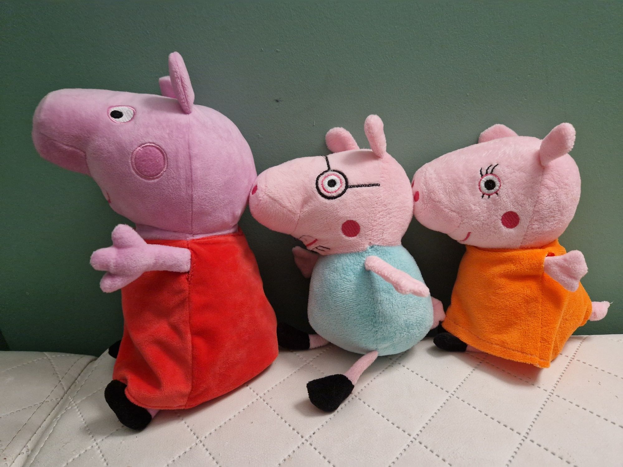 Trzy maskotki Swinka peppa pig mówi, śmieje się 25cm