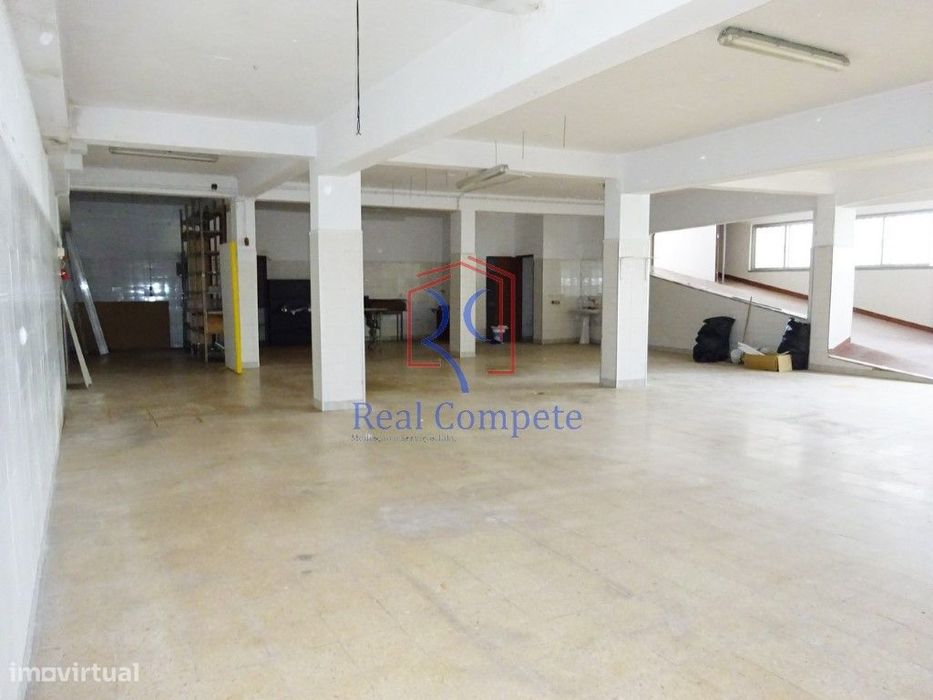 Armazém com 238m2 em Corroios, Seixal