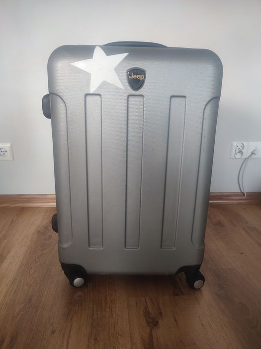 Walizka podróżna na kółkach twardy korpus
