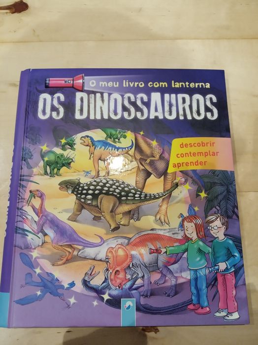 2 Livros Guia do explorador "Animais espantosos"; "Os dinossauros...".