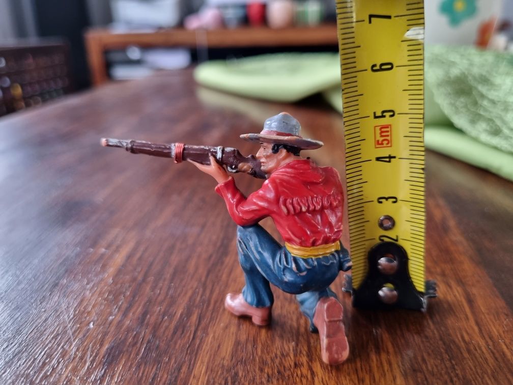 Żołnierzyk strzelec kowboy figurka