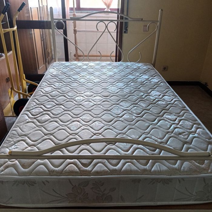 Cama, estrado e colchão