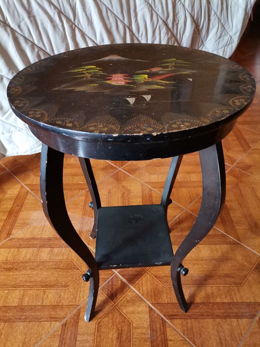 Mesinha em pau preto