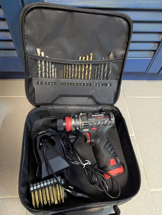 Aparafusadora Parkside 12v Performance com acessorios
