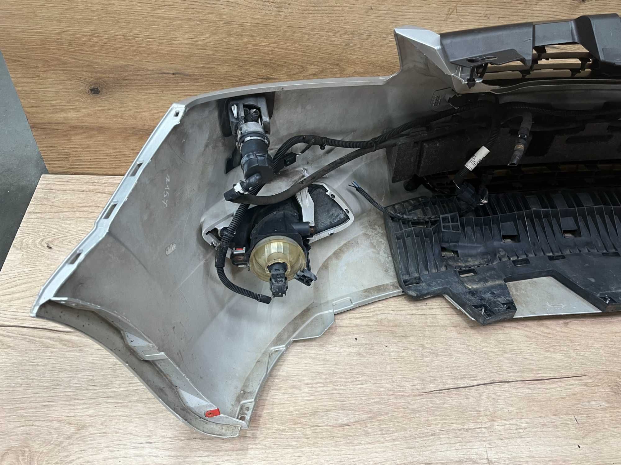 Zderzak przedni Opel Zafira B Lift 4x pdc spryski kolor z157