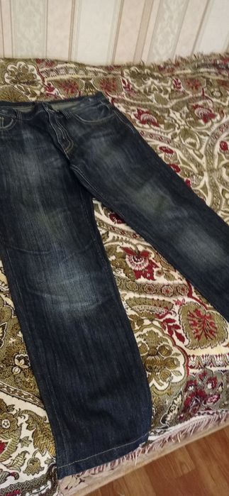 Продаю джинсы стрейч б)у.