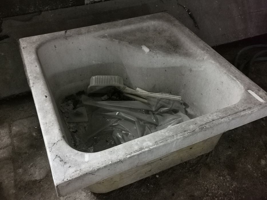 Brodzik. Brodzik gleboki 80x80. W spoko stanie tylko brudny z szopy.