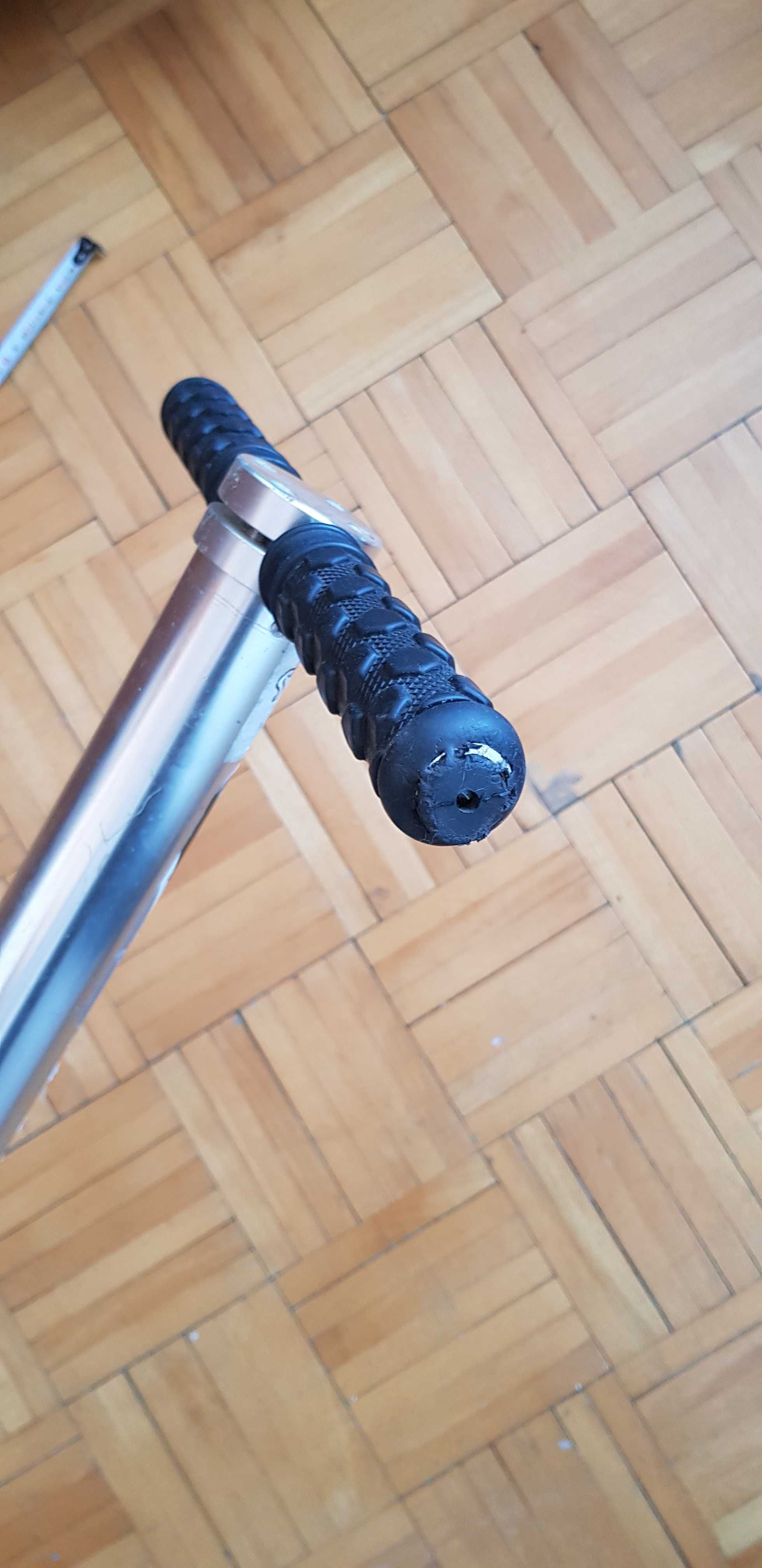 Pogo stick używany, lecz w pełni sprawny.