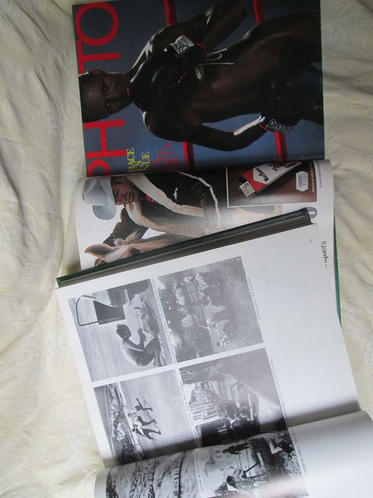 Edição do ano de 1982 da revista Photo, encadernada em dois volumes