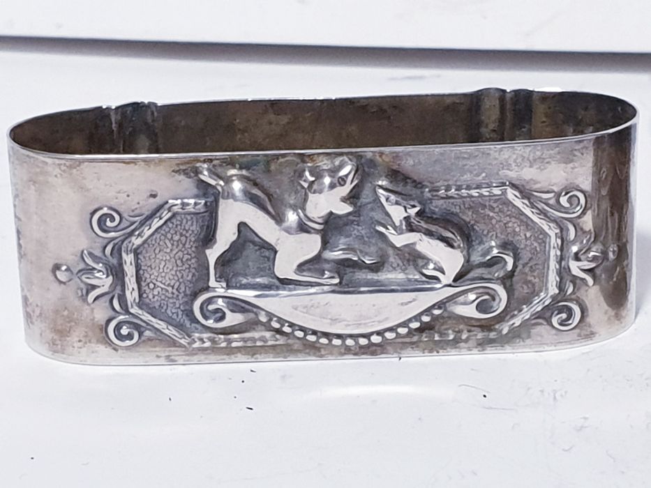 Linda argola de guardanapo em prata portuguesa contrastada