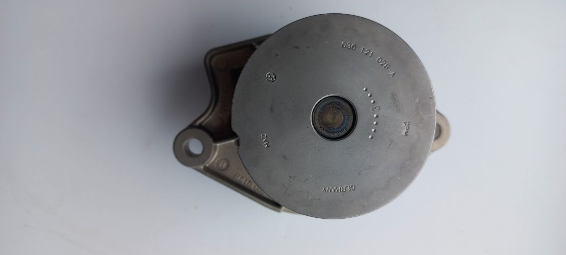 Насос охолоджуючої рідини 036121028A Volkswagen оригінал. 030121019 N