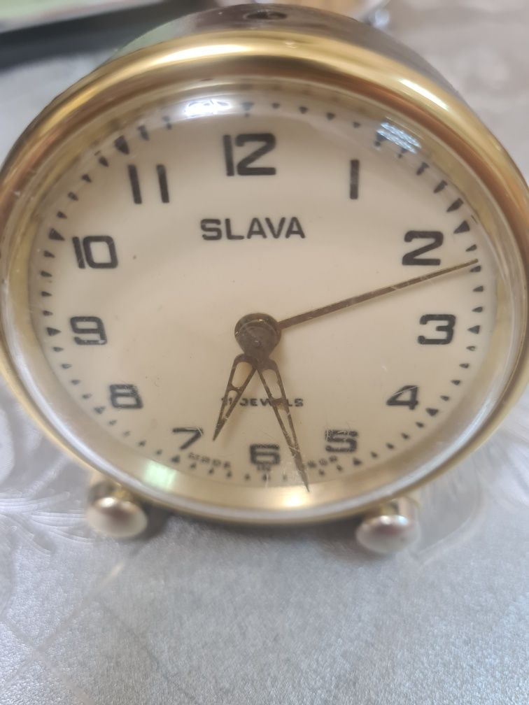 Часы  SLAVA,11 камней.ЗАВОД 7 СУТОК. Лот