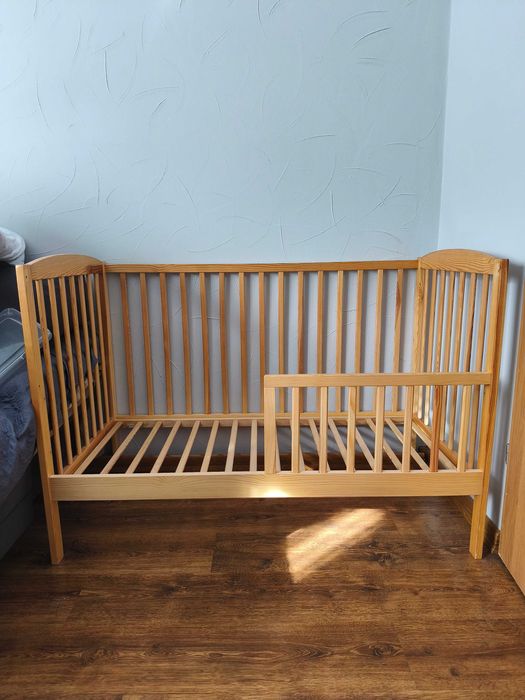 Drewniane Łóżeczko Dziecięce Z Materacem