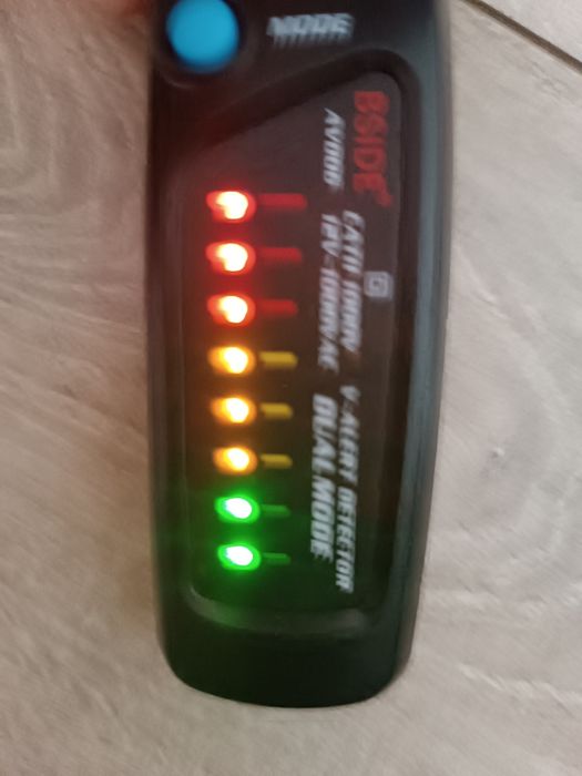 Директор напруги  AVD06