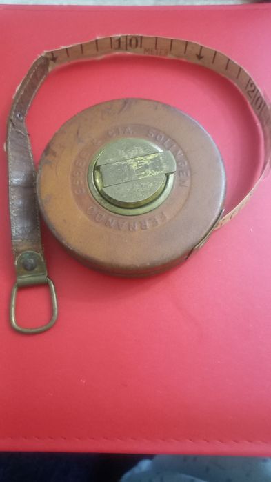 Fita métrica manual.