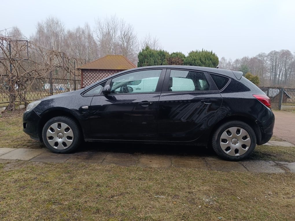 Opel Astra 1.7 CDTI 2011 – 6-biegów, klima, tempomat