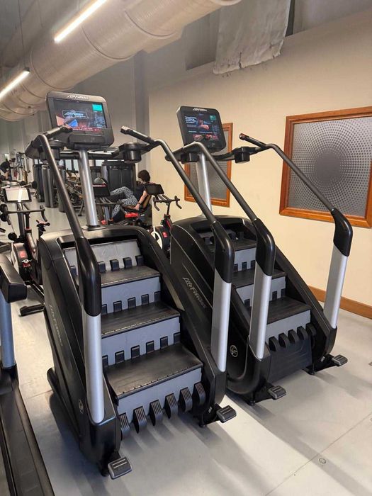 LIFE FITNESS 95P Discover SE3 HD schody sportowe