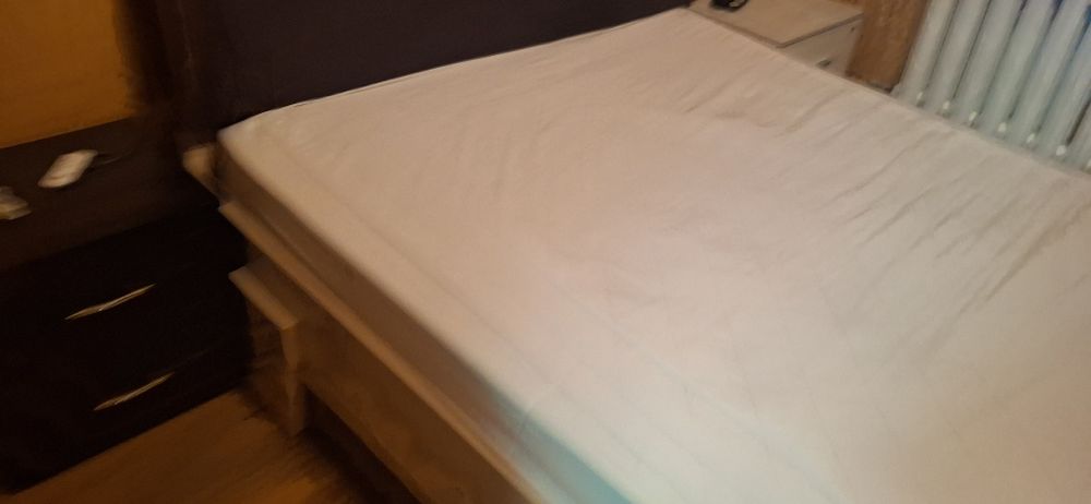 Двоспальне ліжко