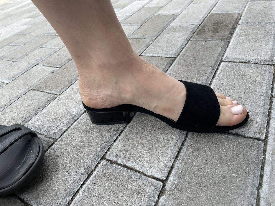 Bershka шльопаці босоніжки