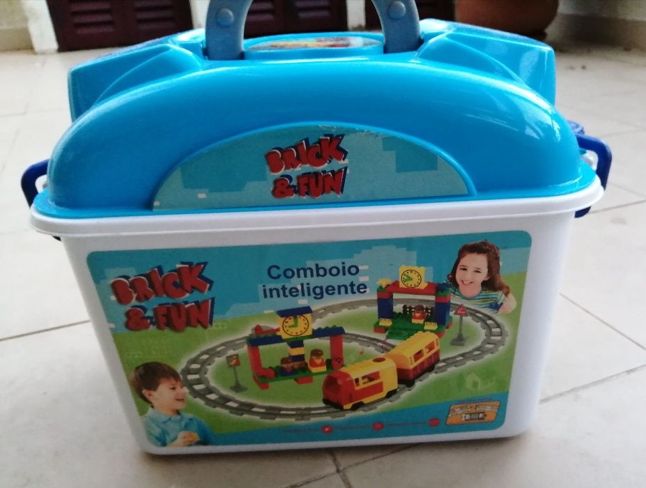 Caixa comboio inteligente - Brick & Fun