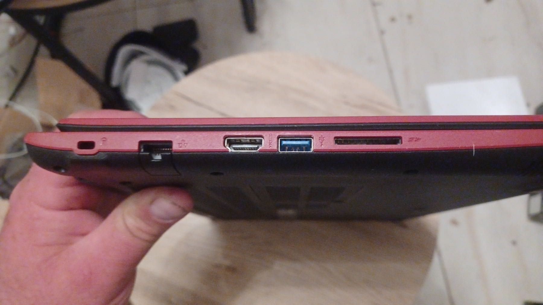Laptop ACER Aspire 3 A315-31-C27Z /4GB/1000 GB Czerwony