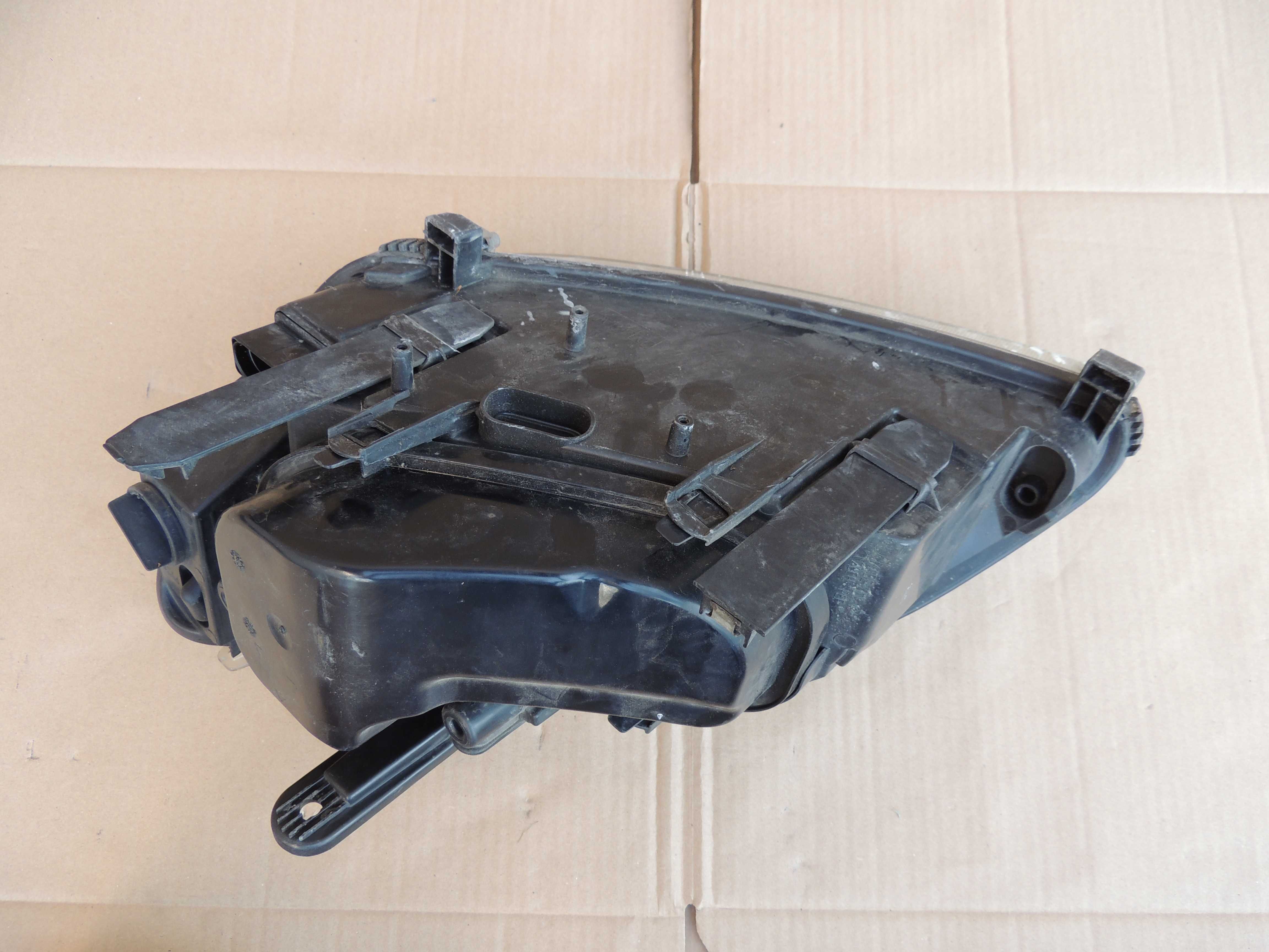 Lampa przód przednia europejska prawa Ford Focus MK2 C-Max 03,04,05-07