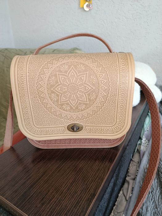 Шкіряна жіноча сумочка ручної роботи