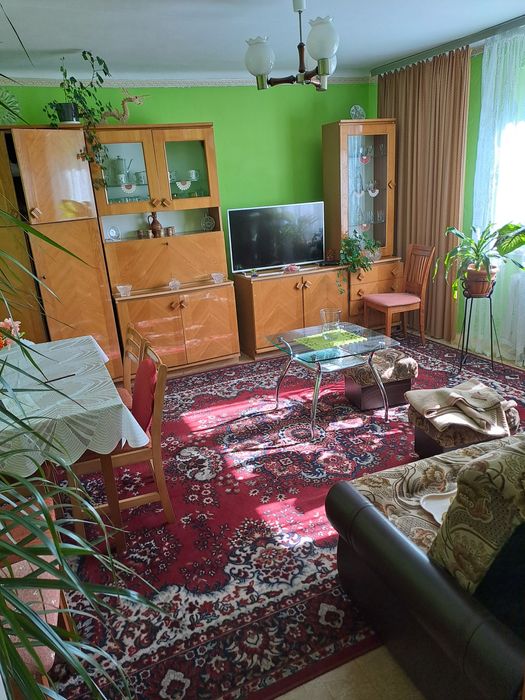 Dom piętrowy i garaże