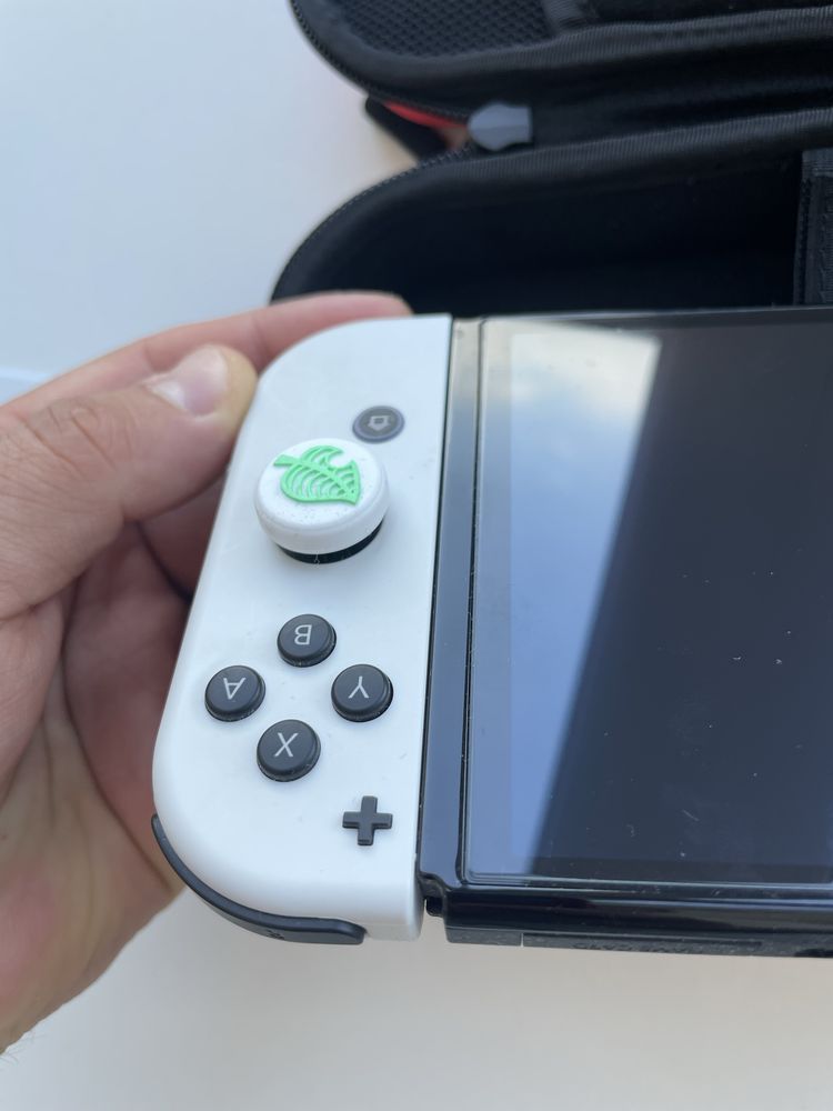 Nintendo switch OLED + case + joystick