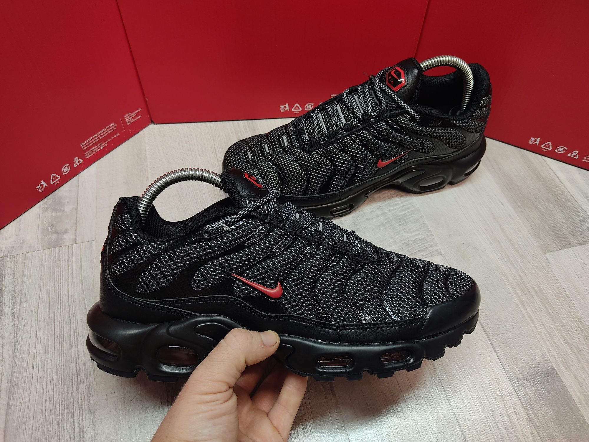 Чоловічі кросівки NIKE AIR MAX PLUS (43-27.5)
