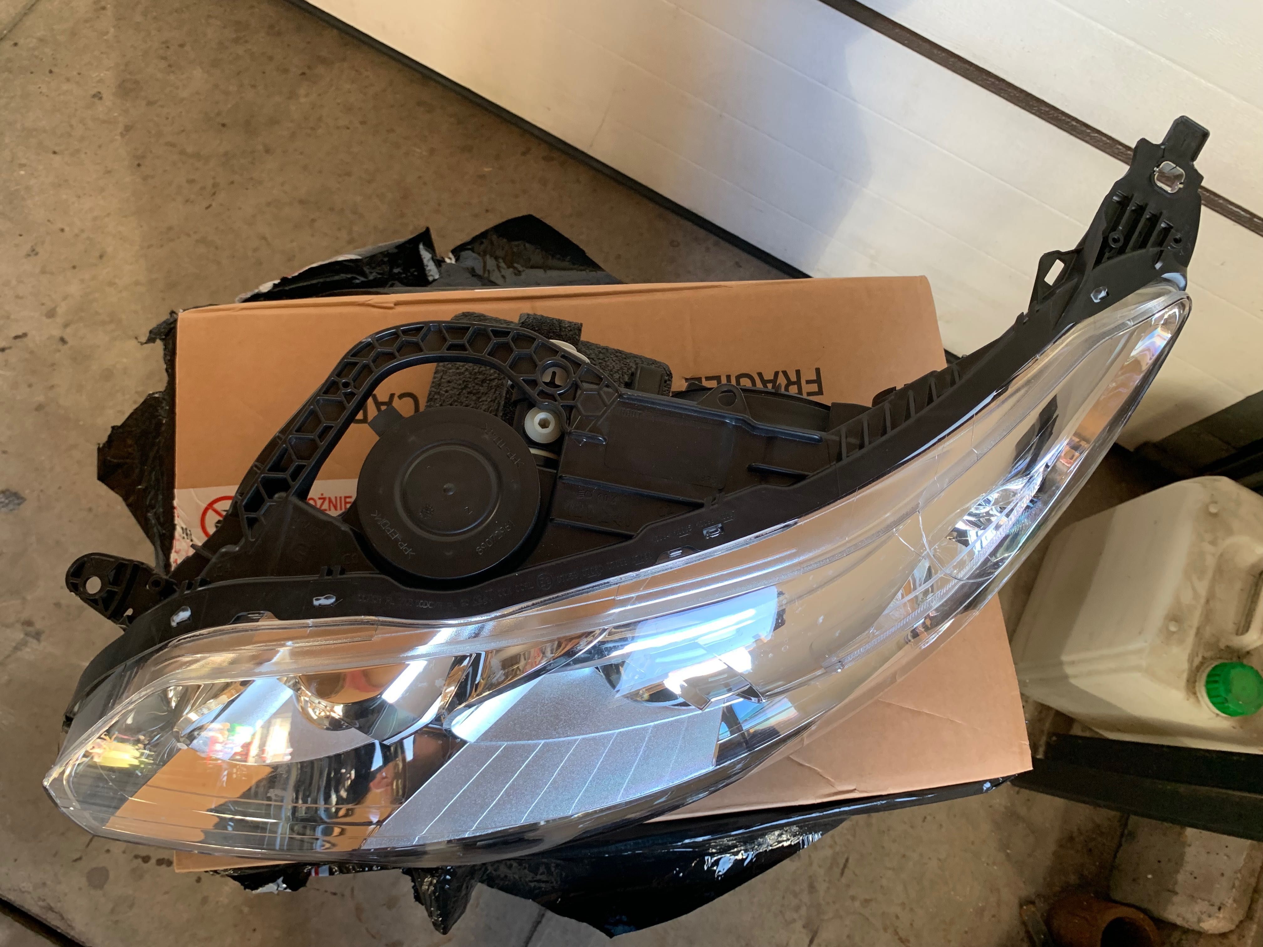 Citroen C5 III X7 Lift Lewy Xenon+Led lampa reflektor  11-17r NOWA