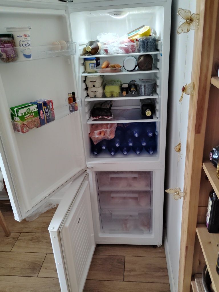 Sprzedam lodówkę z zamrażarką Amika 170 cm , biała