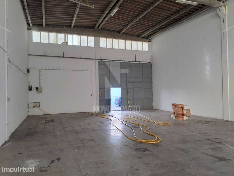 Armazém centro Montijo - 200 m2