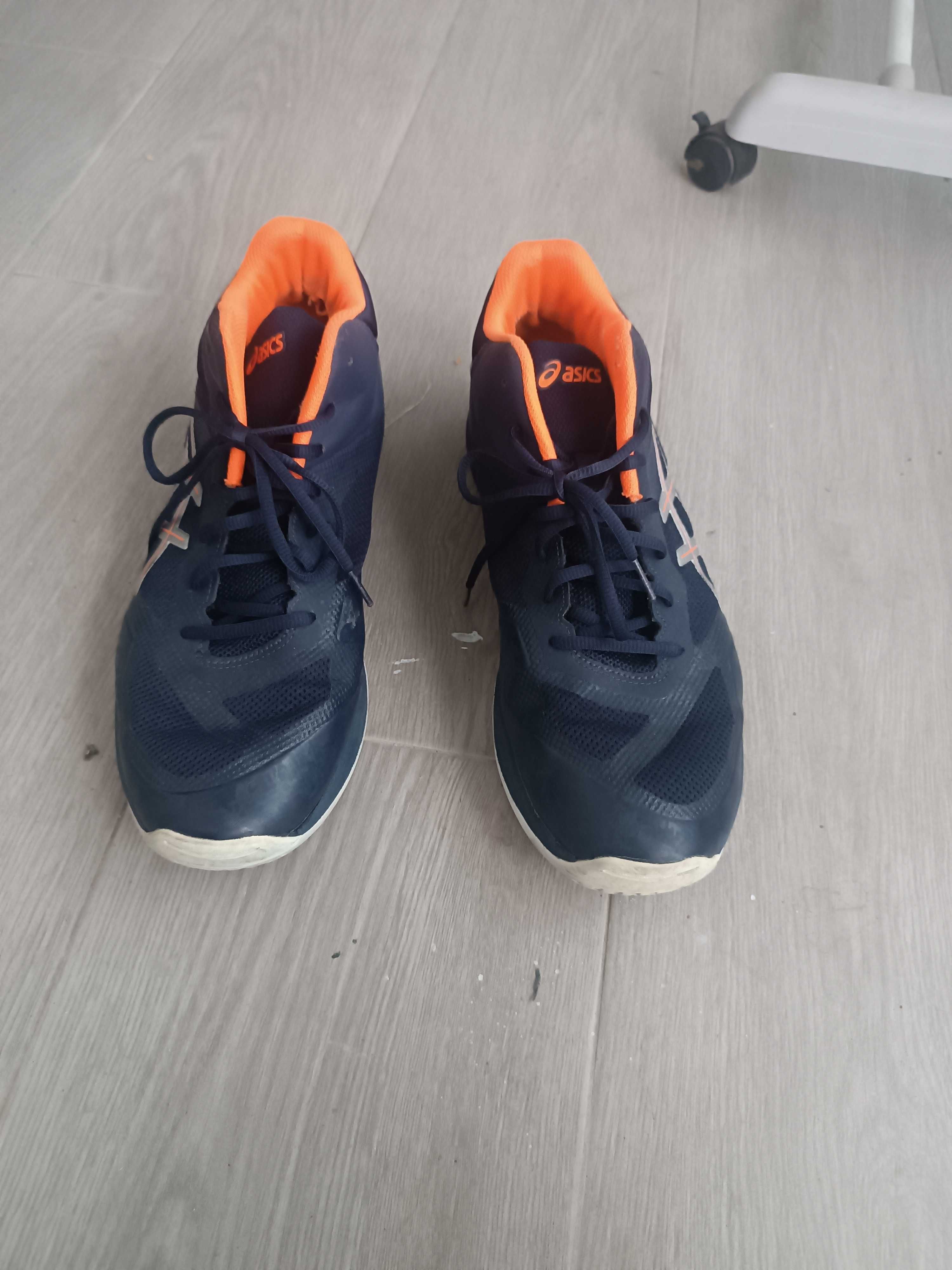 Tênis ASICS, usados mas em bom estado