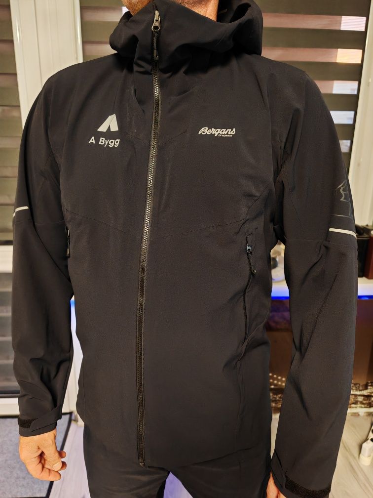 Super model kurtki hybrydowej z membramą Bergans Senja Hybrid XL