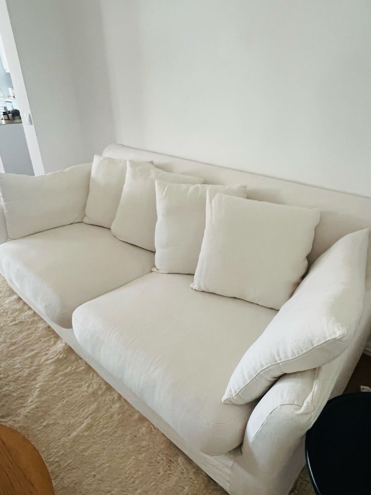Sofá elegante em tecido branco – ótimo estado