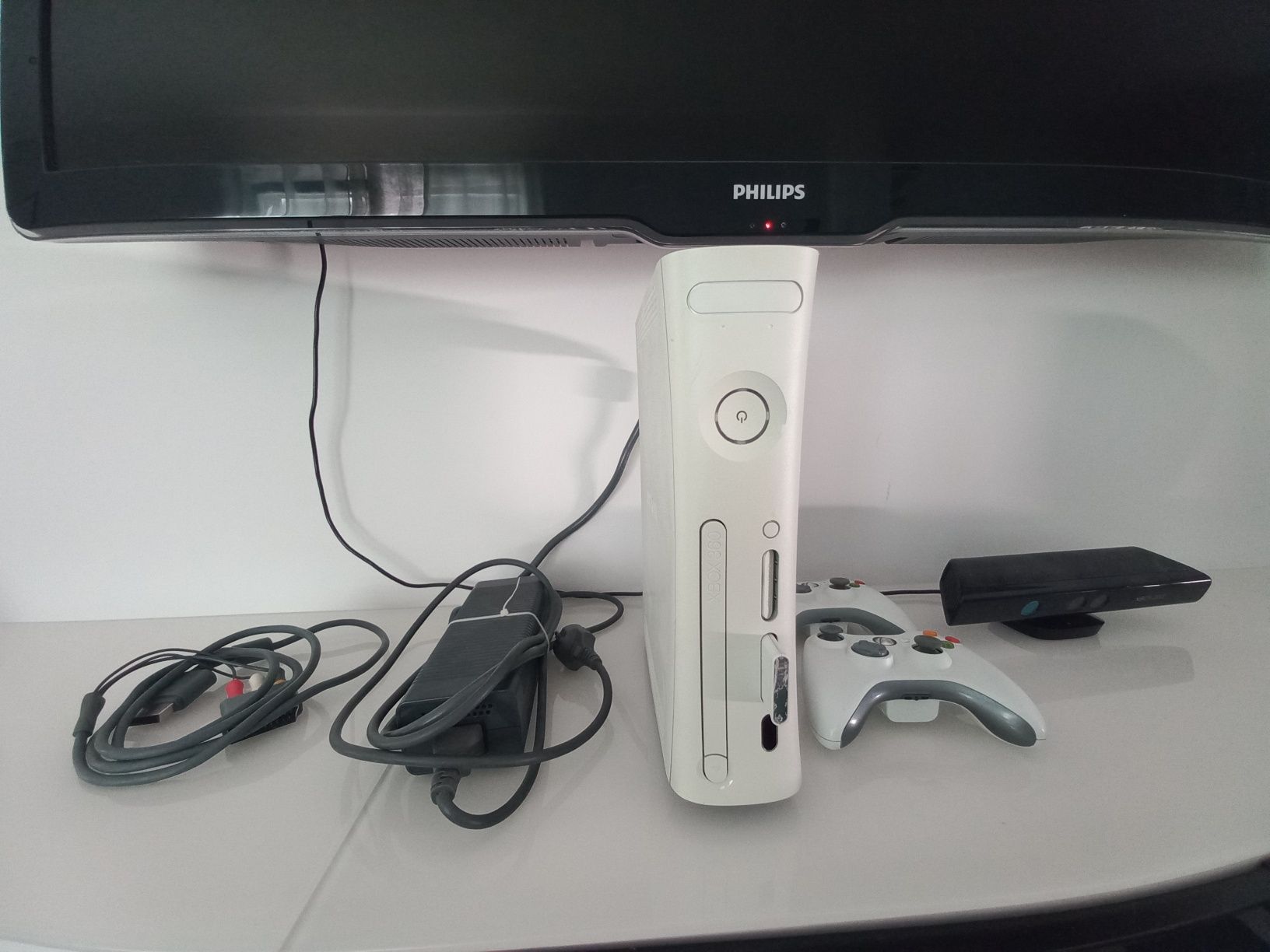 Xbox 360, disco 250gb, kinect, 2 comandos pilhas, jogos