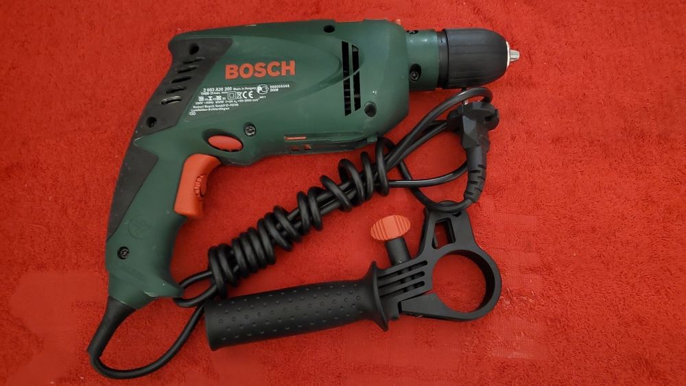Ударная дрель Bosch PSB 650 RE + набор аксесуаров в комплекте